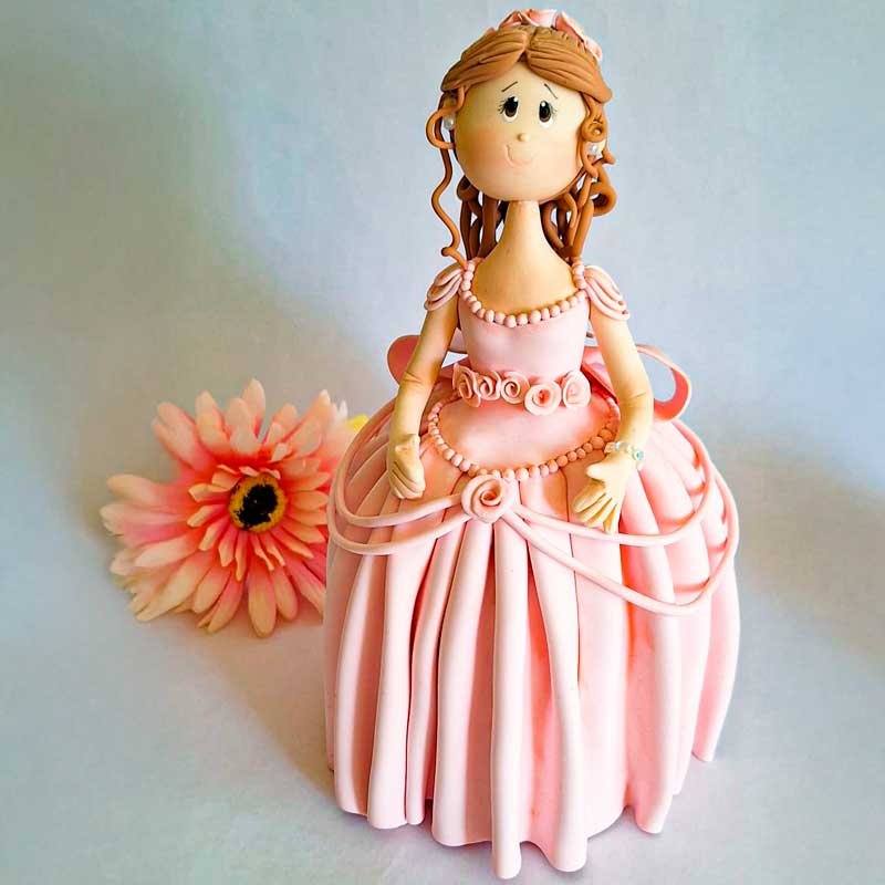 Muñeca de porcelana fría